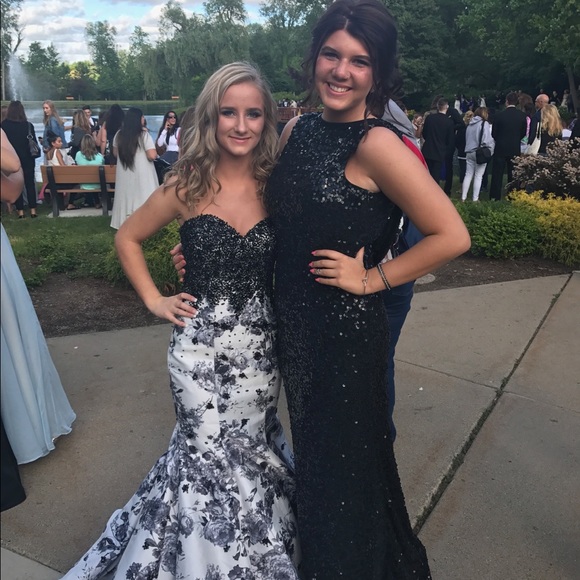 Prom dress - Picture 2 of 5